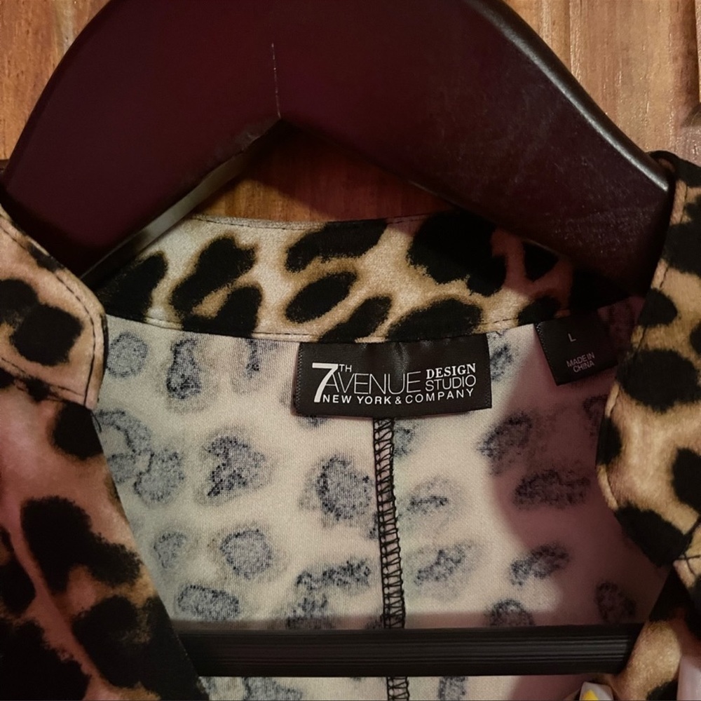 Size L - NY&Co. Ruffle Leopard Top - Picture 2 of 2
